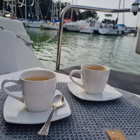 Botel Qeen - Laivas Karaliene